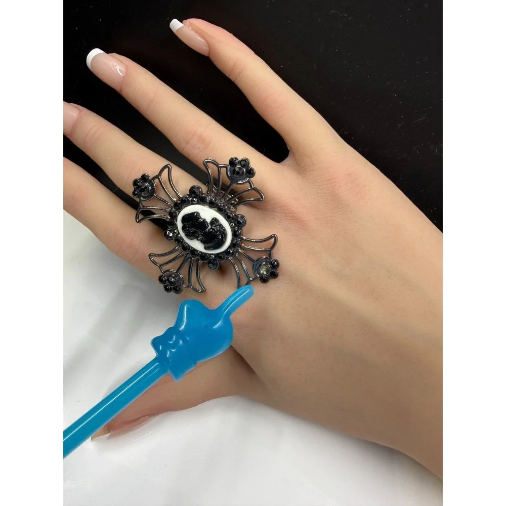 Vintage Black White Cameo 1990's Cross Stretch Ring Adjustable Statement - Picture 4 of 4